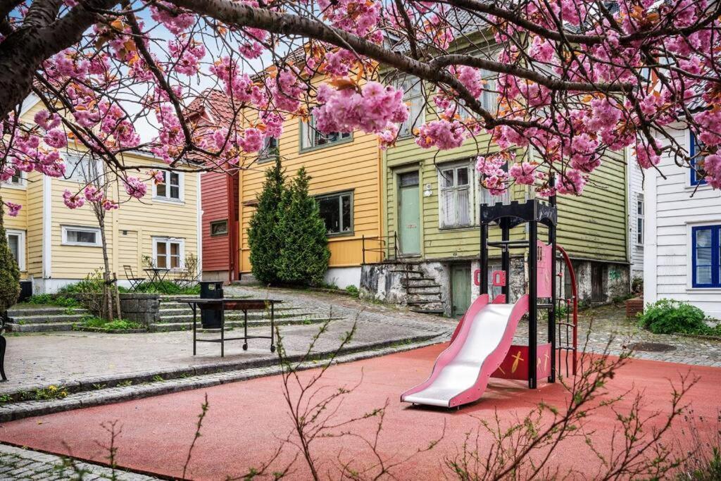 Dinbnb Homes I 4-Bedroom Historical House In Romantic Surroundings Bergen Exterior foto